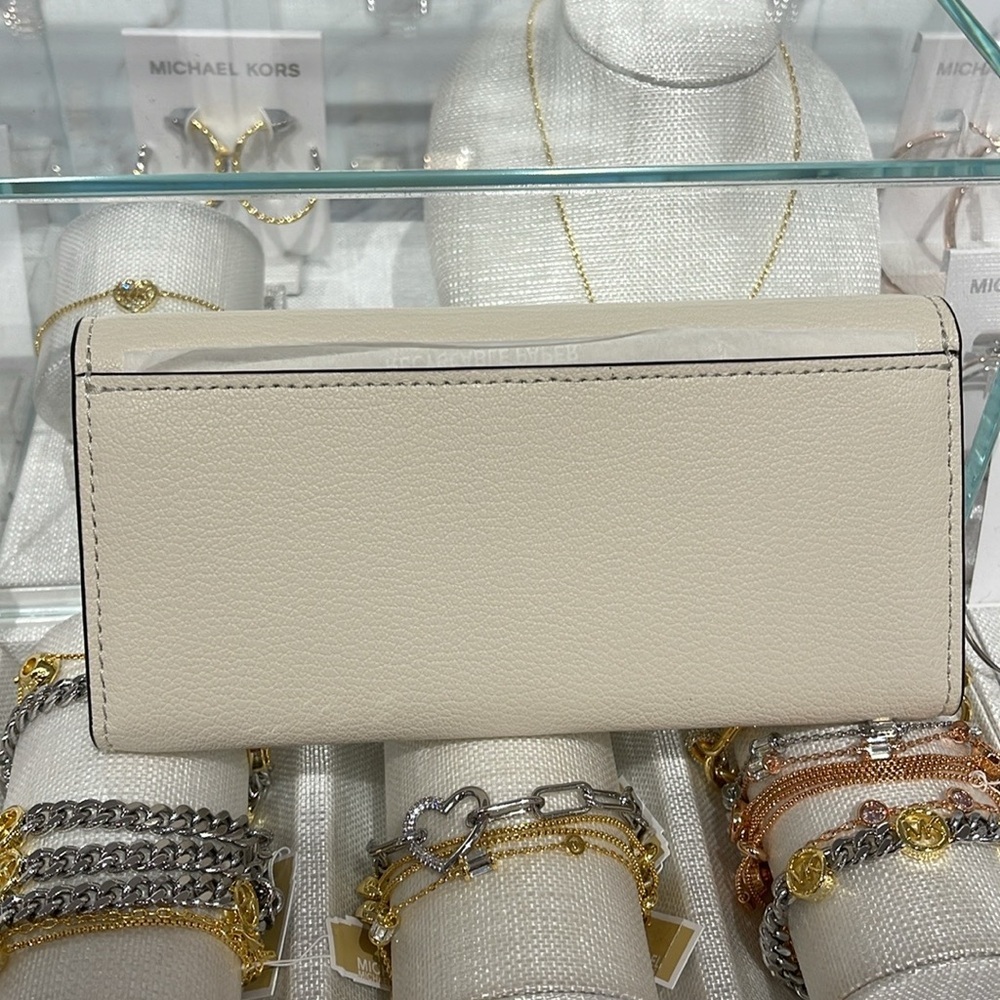 Michael Kors Hamilton Large Leather Continental Wallet
Light Cream
NWT - Picture 2 of 16